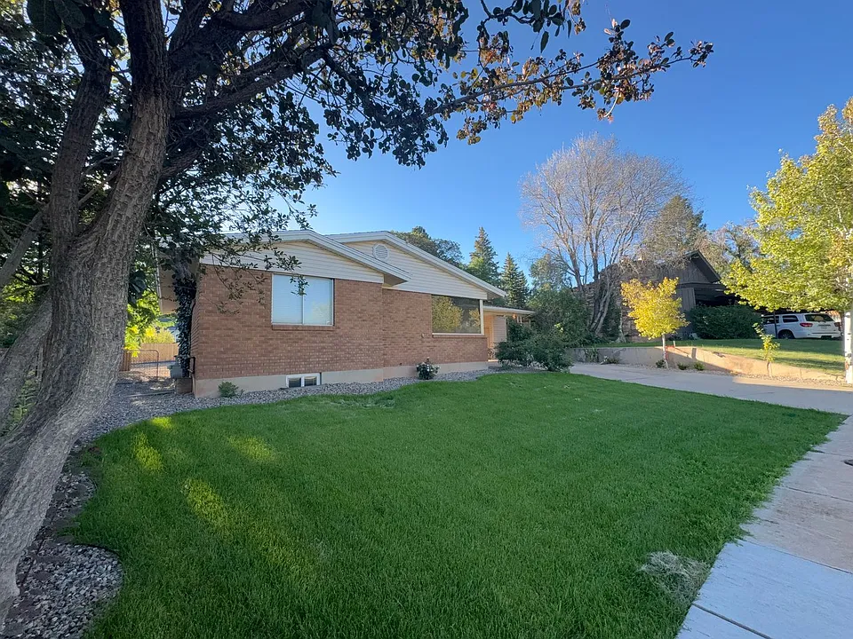 437 Circleway Dr