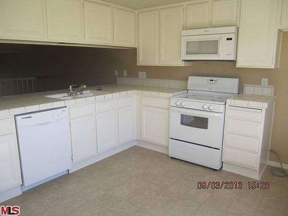 4th image of 18360 Collins St Unit L