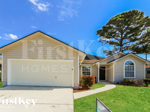 323 Hickory Hollow Dr N, Jacksonville, FL 32225