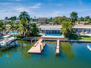 559 Lillian Dr, Madeira Beach, FL 33708