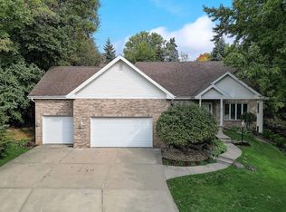 43 Hawk Feather Cir, Madison, WI 53717