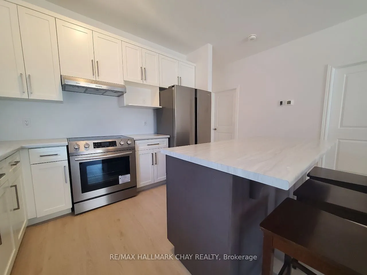 4 bed, $2,200 — Photo 2