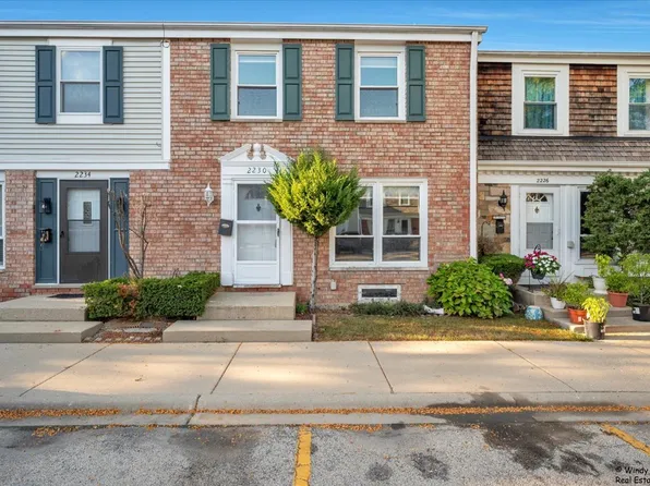 2230 Stratham Pl, Hoffman Estates, IL 60169