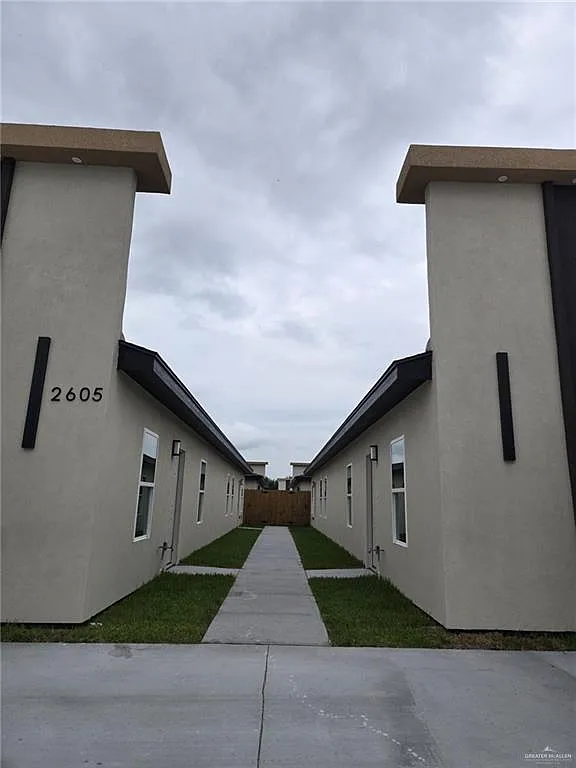 Building Photo - 2605 Brookside Bend St #4