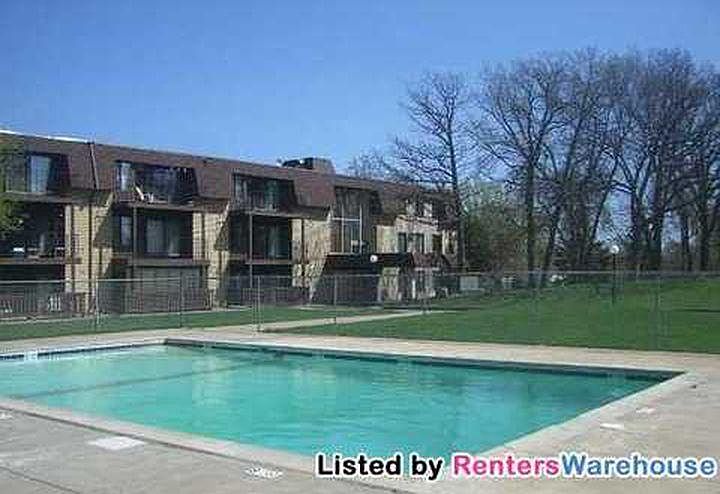 Community swimming pool - Pool house - Exercise room