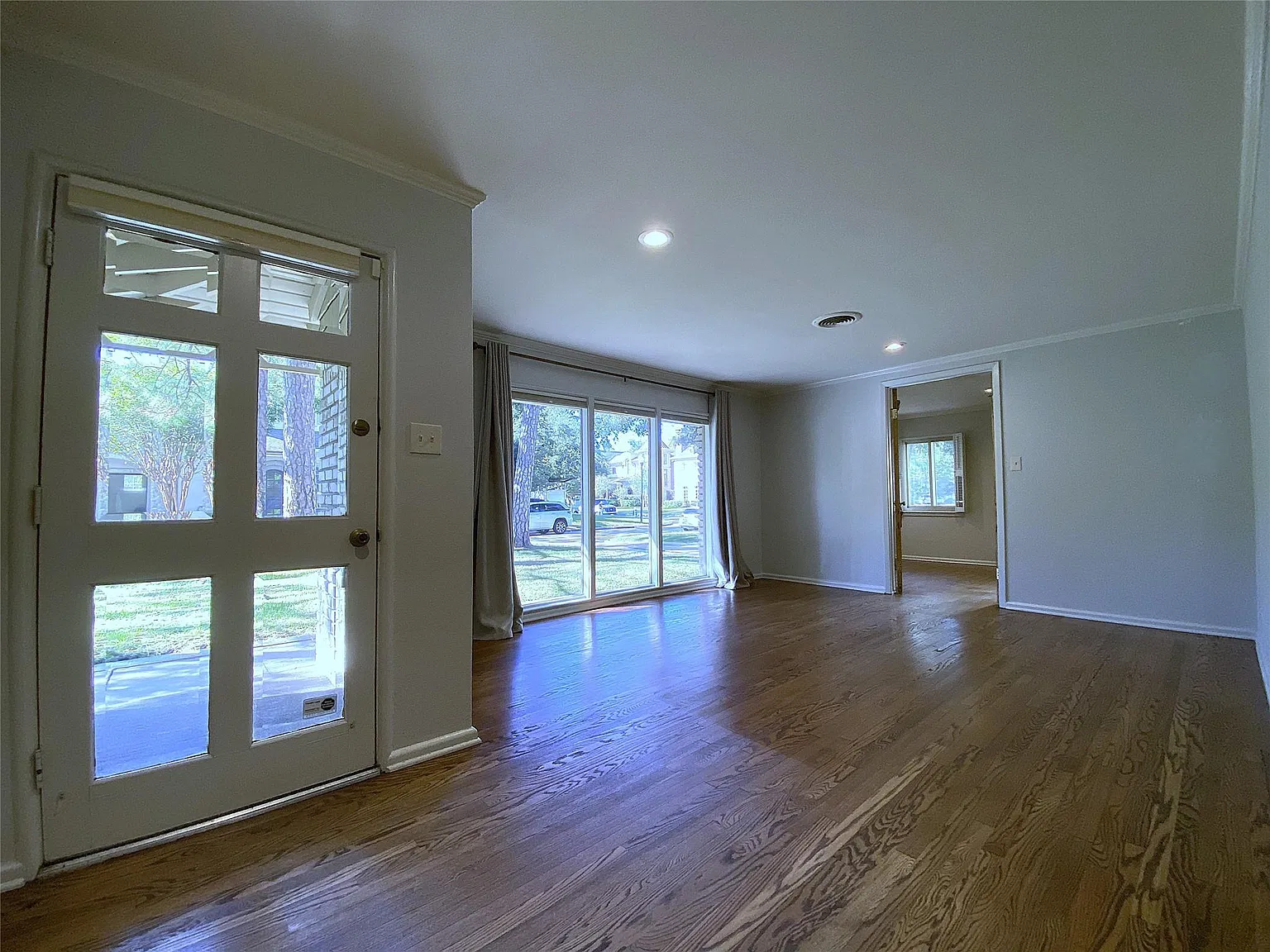 3 bed, 2.0 bath, 1745 sqft, $3,750 — Photo 4