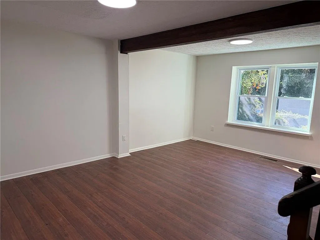 3 bed, 2.5 bath, 1654 sqft, $2,100 — Photo 4