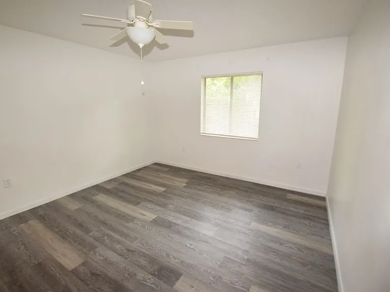 908 Sumter St — Photo 11