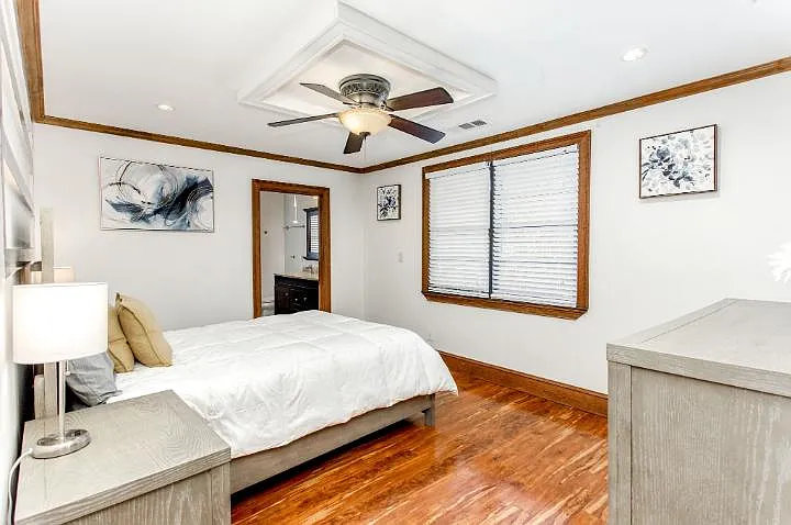 4 bed, 5.0 bath, 2600 sqft, $1,412 — Photo 4