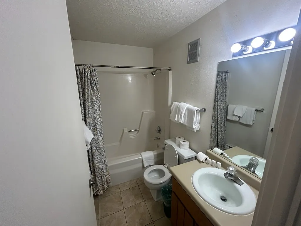 2 bed, 1100 sqft, $2,500 — Photo 3