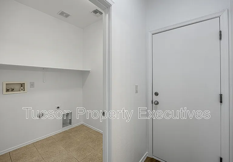 7585 E Picket Fence Ln — Photo 17