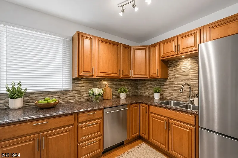 4 bed, 2.0 bath, 1425 sqft, $3,875 — Photo 4