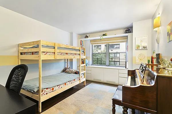 Sold by Nest Seekers International | media 9