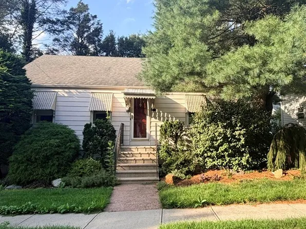 21 Athol Place, Hamden, CT 06517