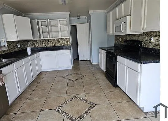 6 bed, 3087 sqft, $3,150 — Photo 4