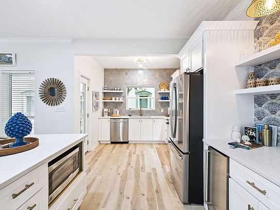 5th image of 34 Lifeguard Loop E