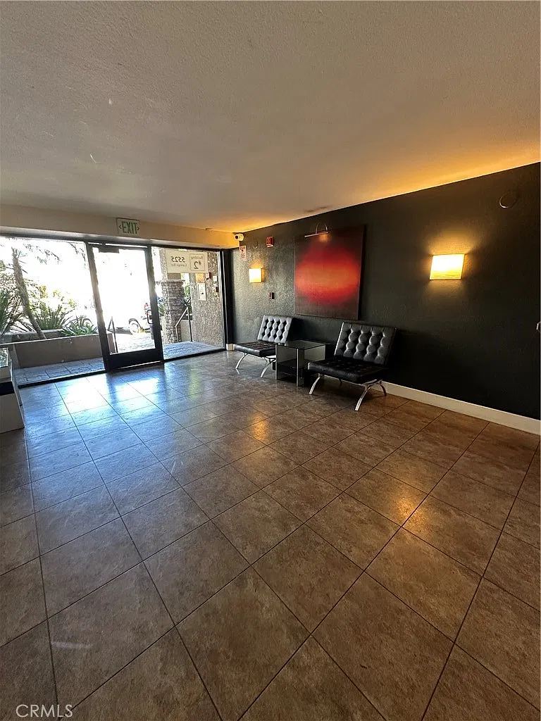 5525 Canoga Ave — Photo 4