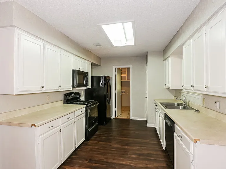 5108 Parliament Dr — Photo 5
