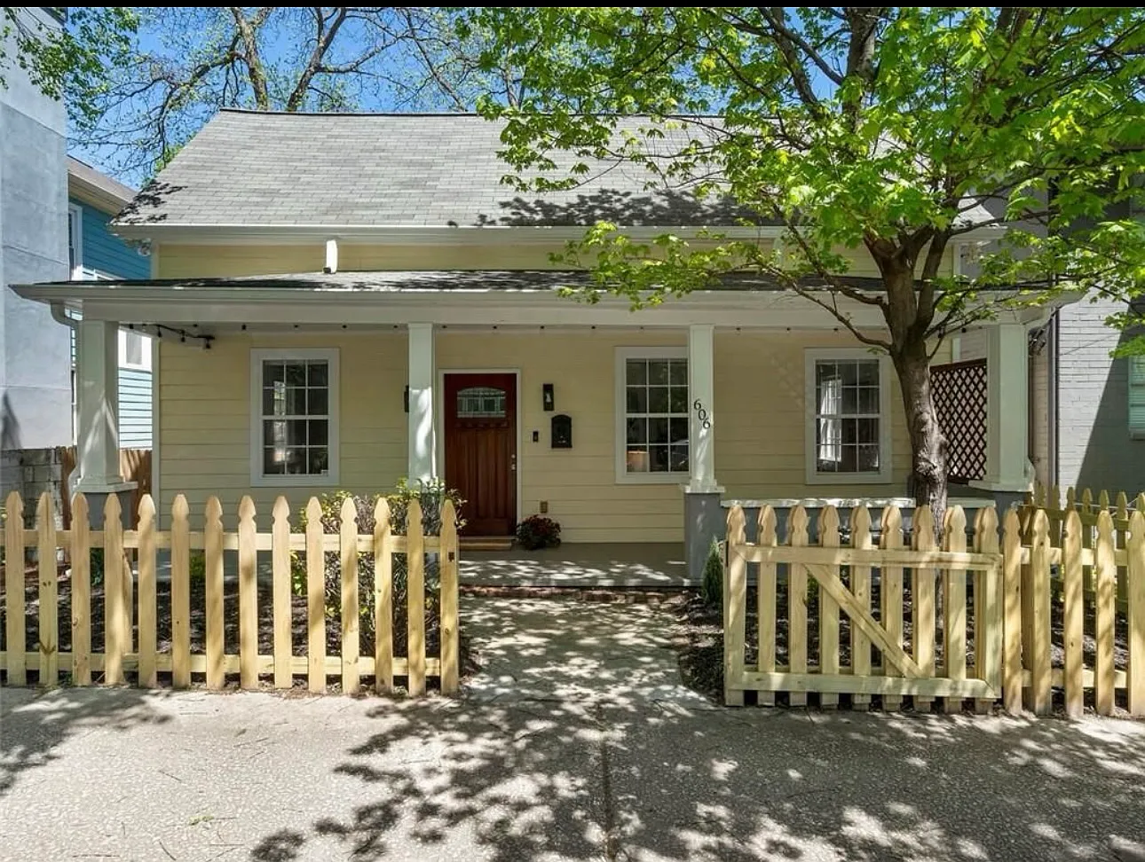 606 Irwin St NE — Photo 1
