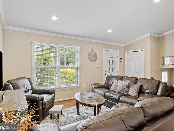 3rd image of 13515 King Charles Dr