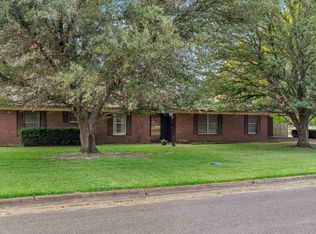 806 W 4th St, Clarksville, TX 75426