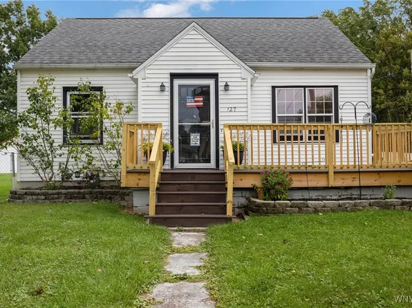 127 Woodlawn Ave, Depew, NY 14043