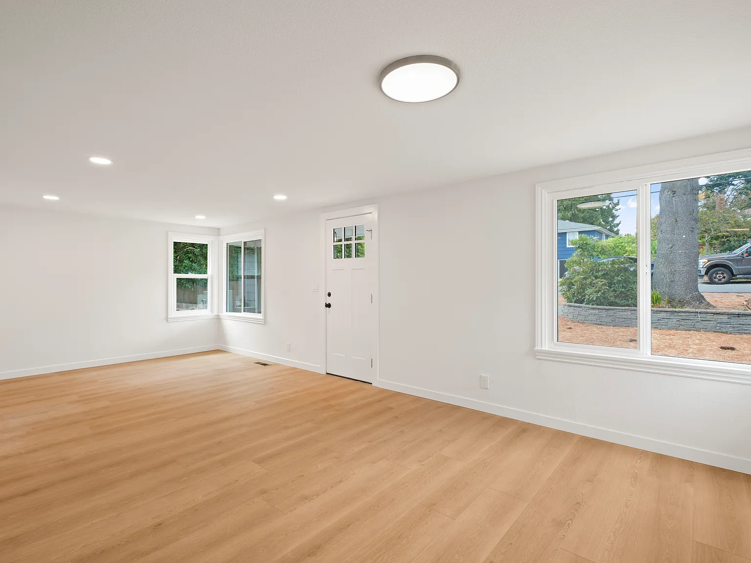 12206 Fremont Ave N — Photo 3