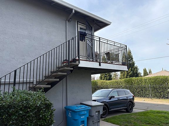 2nd image of 110 Del Rio Ct APT 4