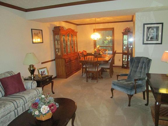 4th image of 321 Spruce Hill Dr