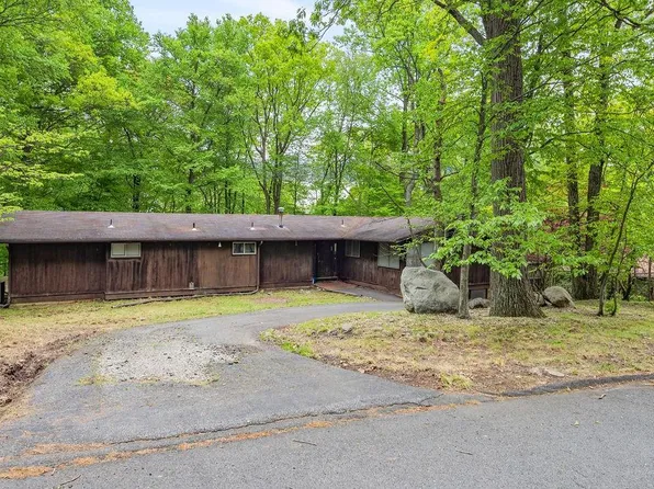 22 Halley Dr, Pomona, NY 10970