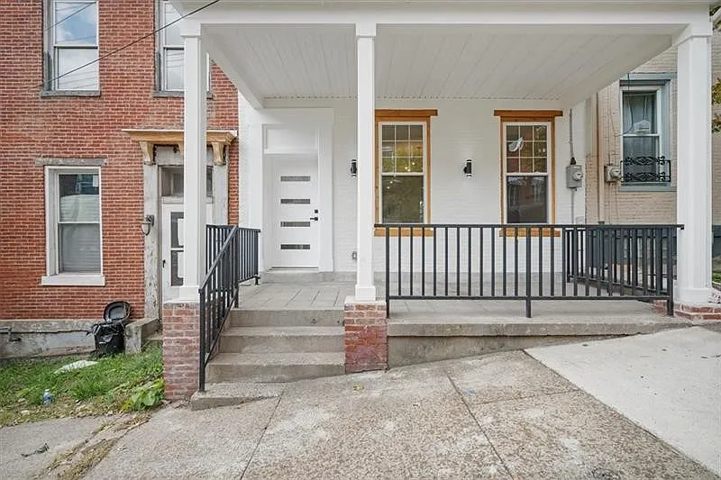 4 bed, 2.5 bath, 1910 sqft, $2,595 — Photo 3