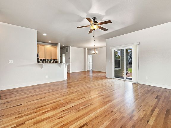 5th image of 2127 Cocklebur Ln