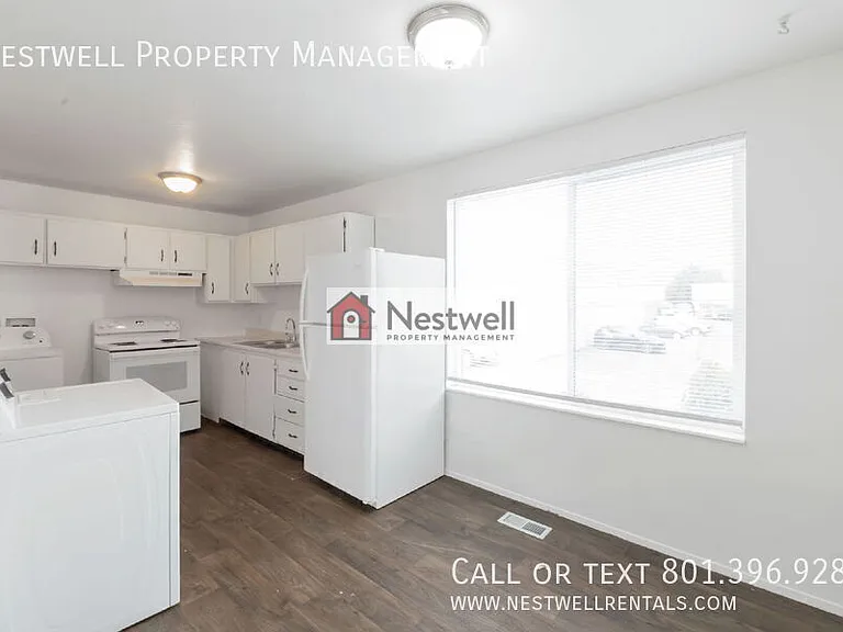 1881 W Lake Park Dr #4 — Photo 4
