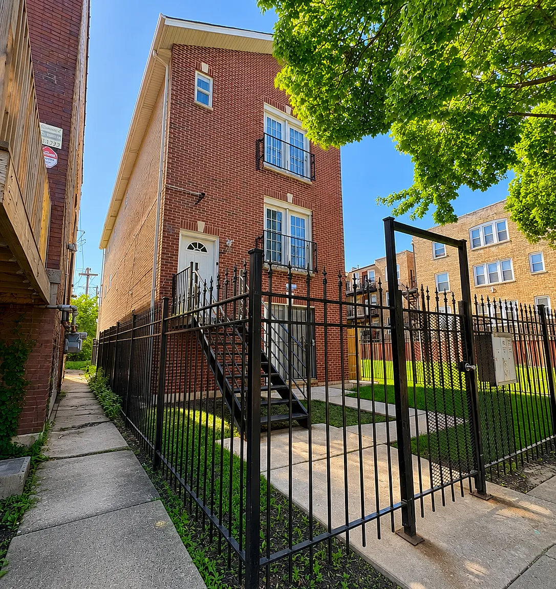 3 bed, 1300 sqft, $2,000 — Photo 1