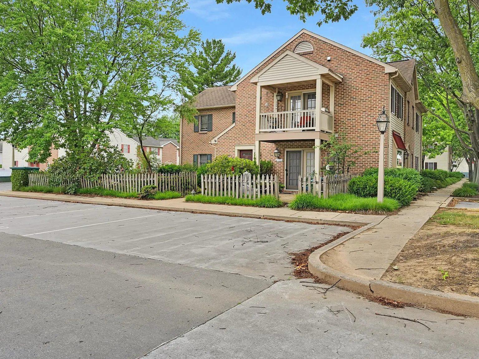 2 bed, 1000 sqft, $1,500 — Photo 3
