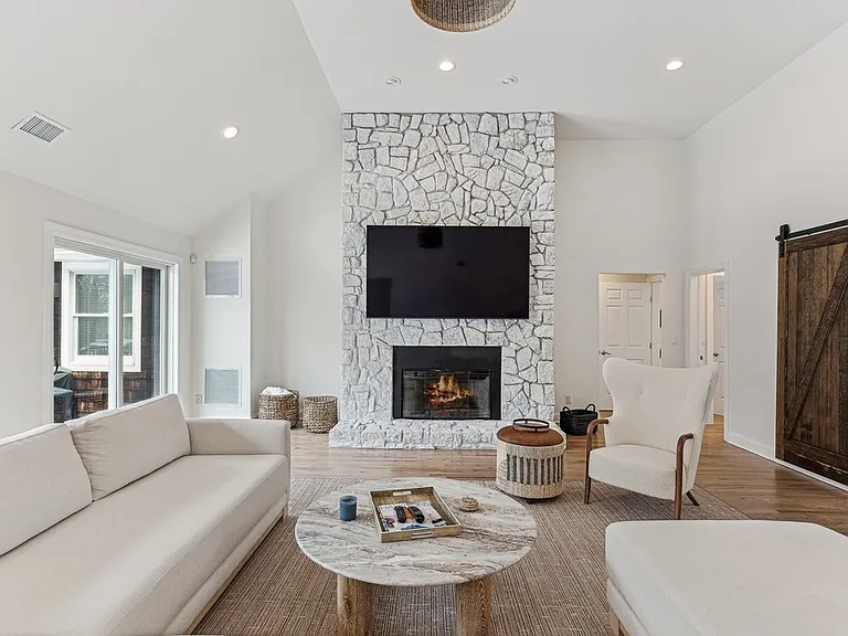 3 Corbett Dr — Photo 2