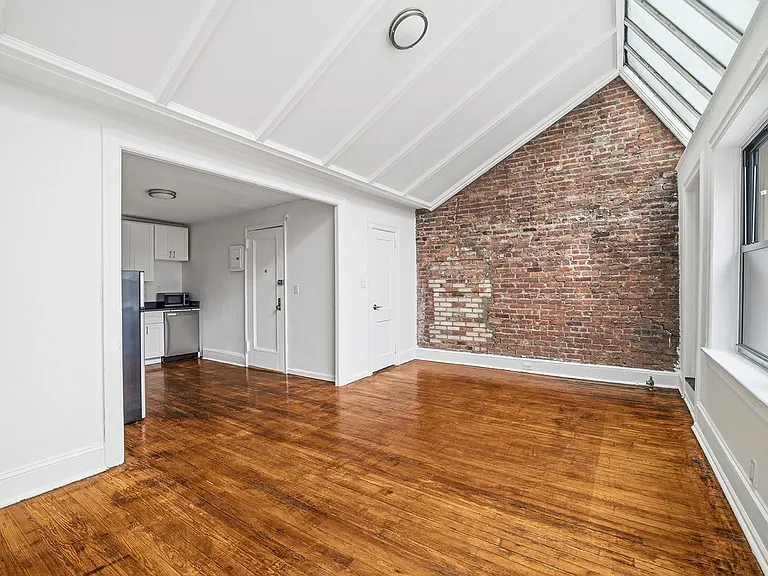 213 W 13th St #5C — Photo 4