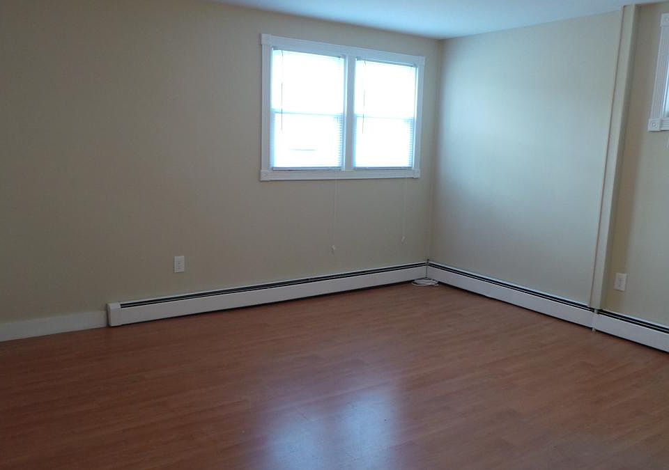 2nd image of 368 Kelley St Floor 1