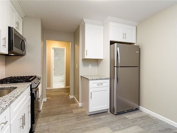 4th image of 121 Parkside Dr