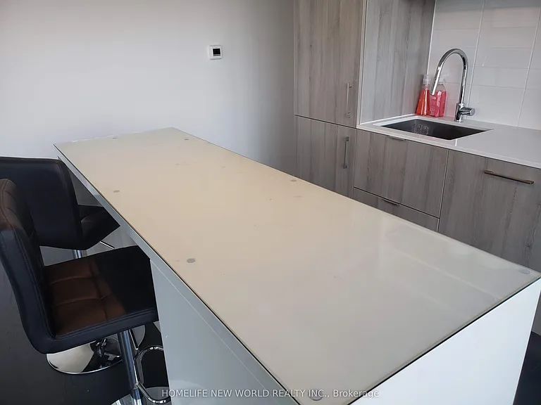 5 Soudan Ave #1104 — Photo 39