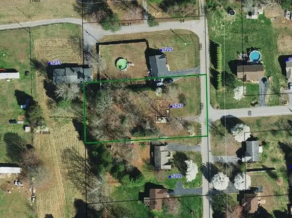 5217 Canterbury Dr, Conover, NC 28613