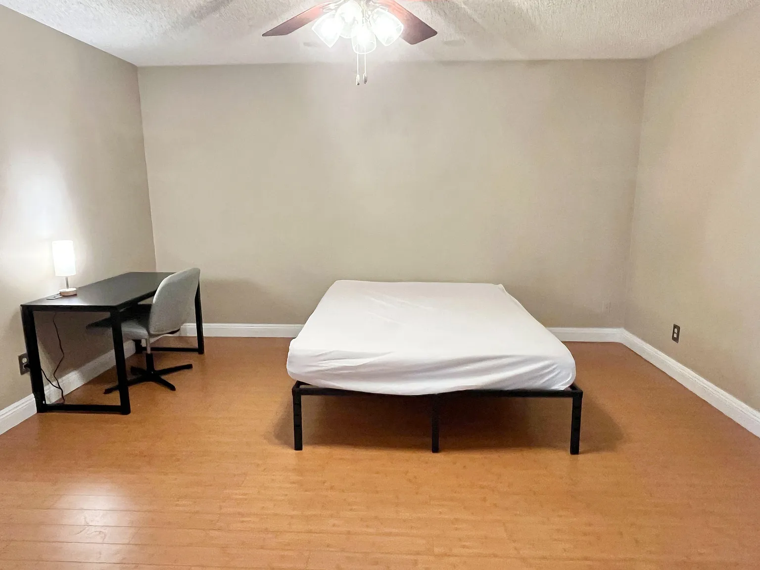 3 bed, 2.0 bath, 2554 sqft, $1,364 — Photo 2
