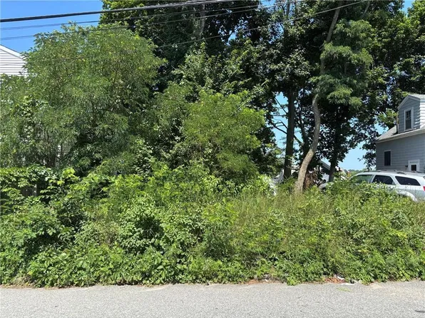 127 Sunbury St, Providence, RI 02908