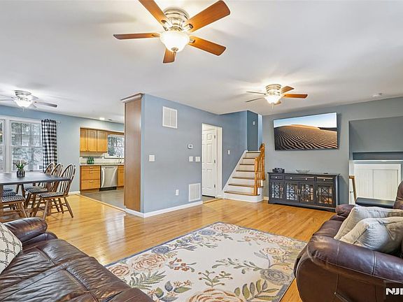 2nd image of 303 Pershing Ave