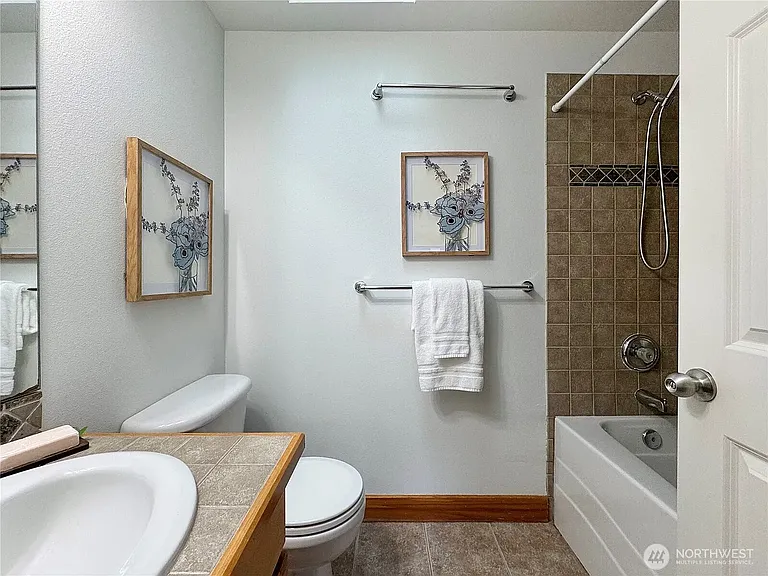 3rd Floor - Primary Bathroom