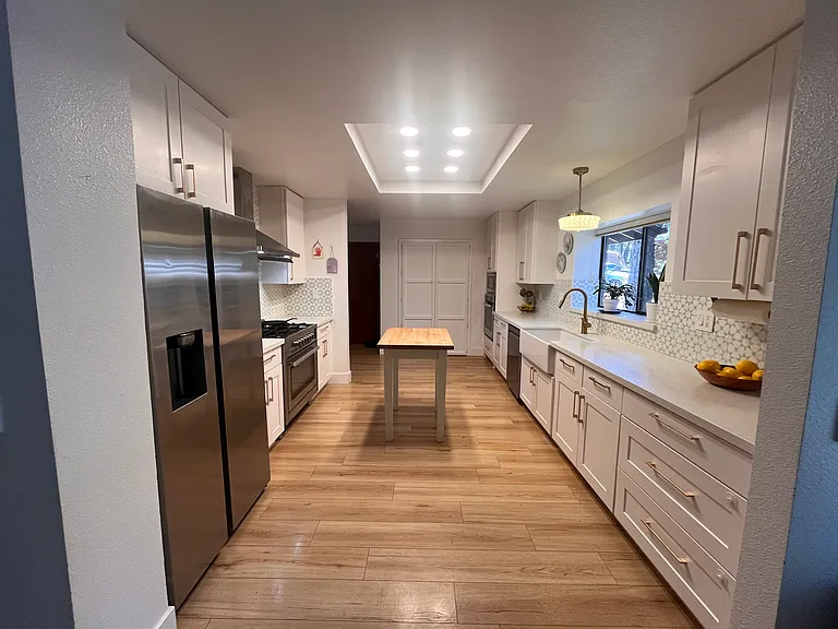 10738 Ridge Rd — Photo 2
