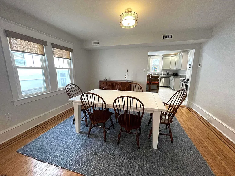 112 N Belmont Ave — Photo 3