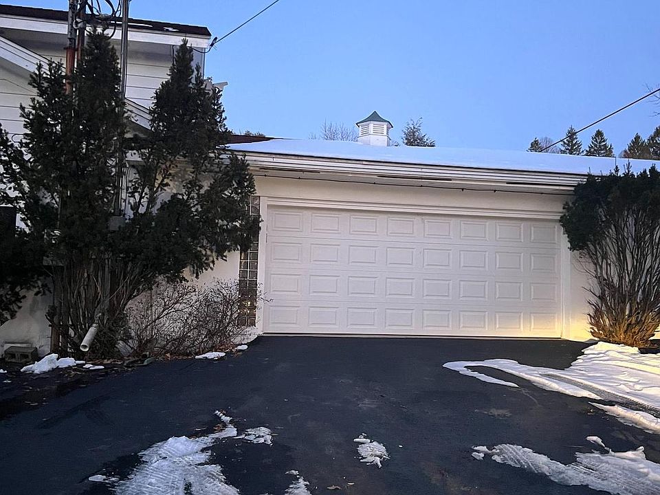 2nd image of 202 Ridge Ln