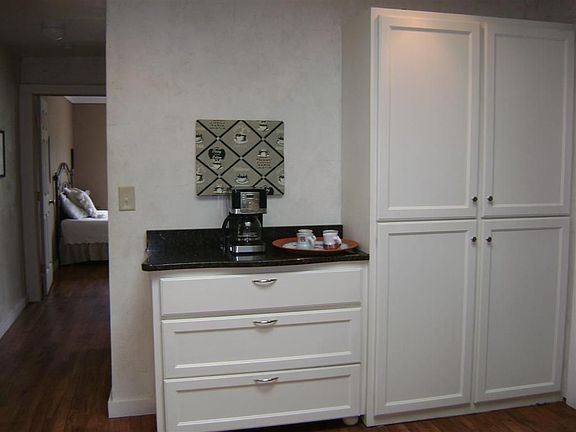 Coffee Bar / Pantry
