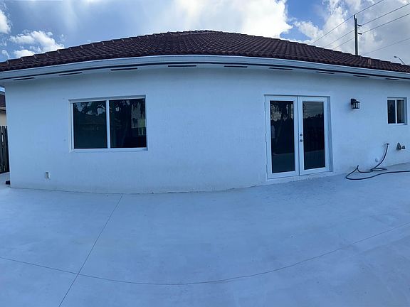3rd image of 184 Eureka Dr